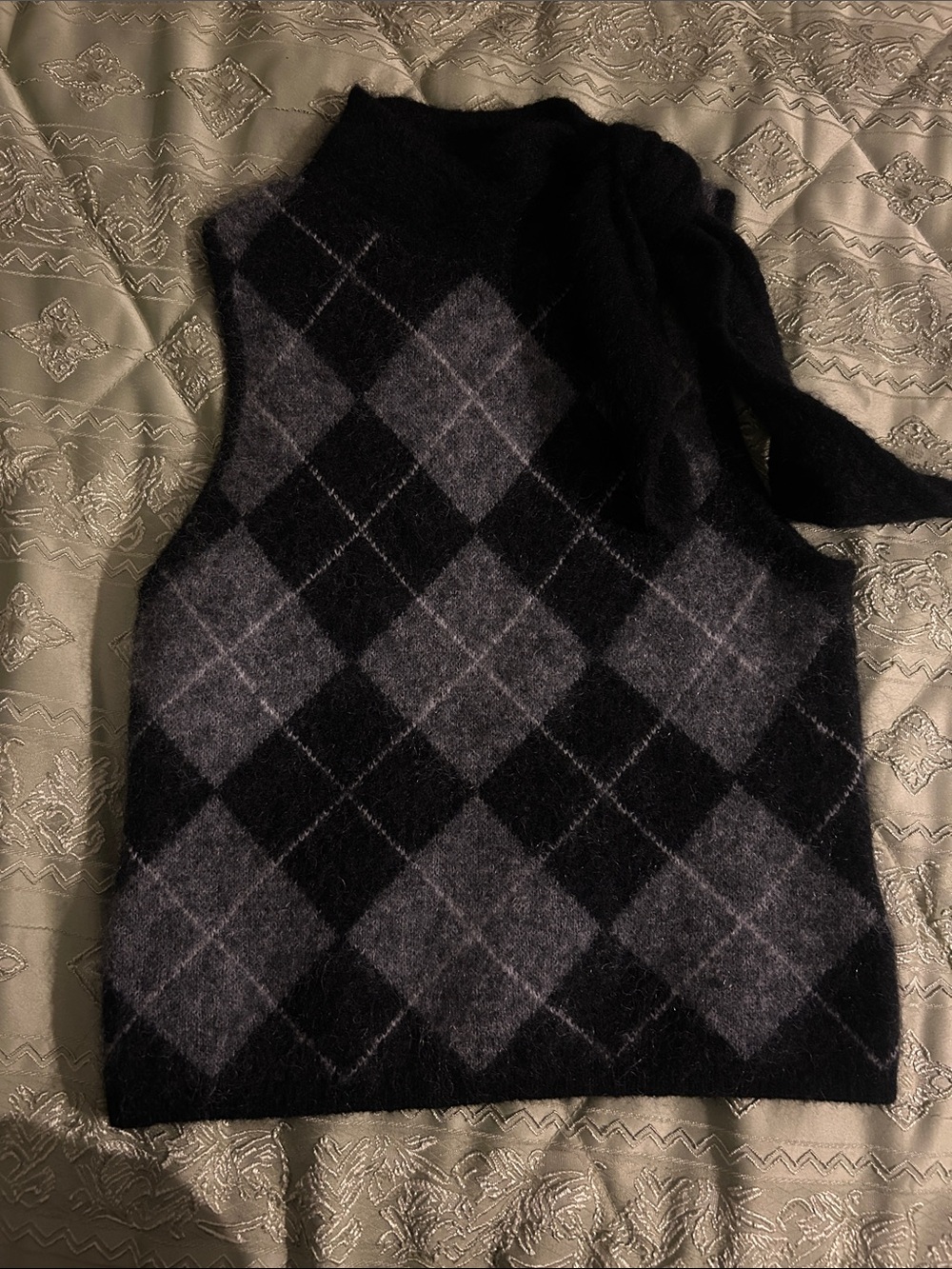 Women’s Black & Gray Argyle Sleeveless Sweater Vest